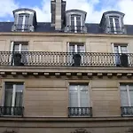 Luxury, Calm&Elegance in the heart of Champs-Elysées with a bottle of Champagne upon your arrival !!!