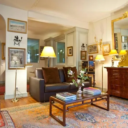 Luxury, Calm&elegance In The Heart Of Champs-elysées With A Bottle Of Champagne Upon Your Arrival !!! Parigi