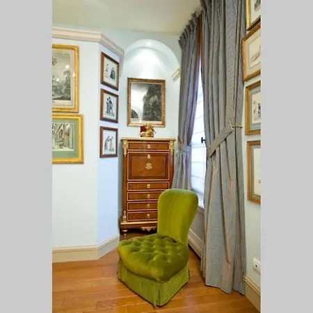 Appartamento Luxury, Calm&elegance In The Heart Of Champs-elysées With A Bottle Of Champagne Upon Your Arrival !!! Parigi