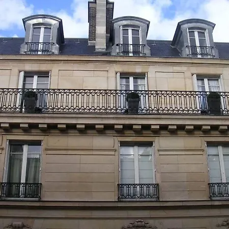 Luxury, Calm&elegance In The Heart Of Champs-elysées With A Bottle Of Champagne Upon Your Arrival !!! Appartamento