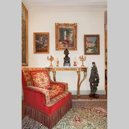 Appartamento Luxury, Calm&elegance In The Heart Of Champs-elysées With A Bottle Of Champagne Upon Your Arrival !!!
