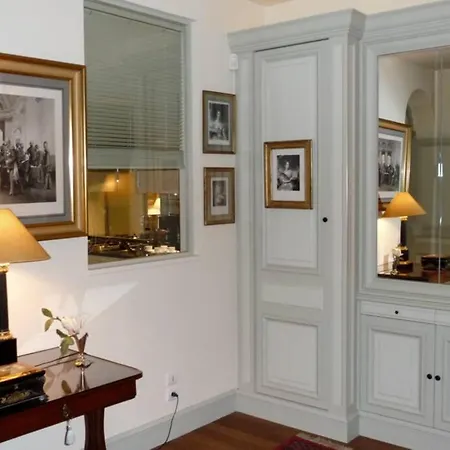 Luxury, Calm&elegance In The Heart Of Champs-elysées With A Bottle Of Champagne Upon Your Arrival !!! Parigi
