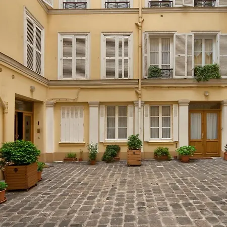 Luxury, Calm&elegance In The Heart Of Champs-elysées With A Bottle Of Champagne Upon Your Arrival !!! *