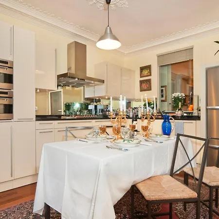 Luxury, Calm&elegance In The Heart Of Champs-elysées With A Bottle Of Champagne Upon Your Arrival !!! Appartamento *