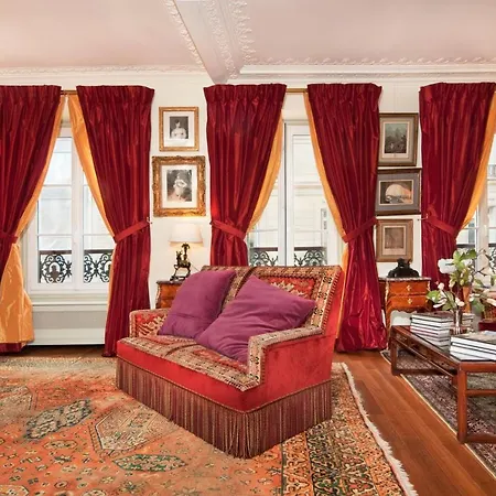 Luxury, Calm&elegance In The Heart Of Champs-elysées With A Bottle Of Champagne Upon Your Arrival !!! Parigi