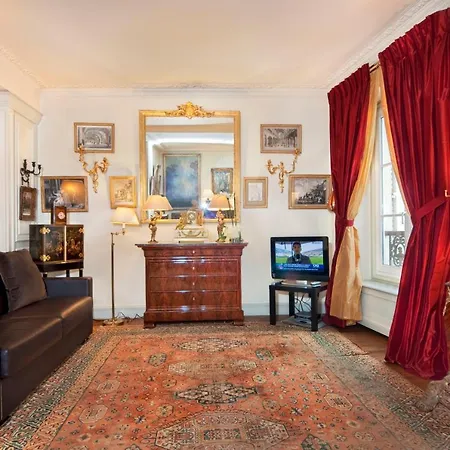 Luxury, Calm&elegance In The Heart Of Champs-elysées With A Bottle Of Champagne Upon Your Arrival !!!