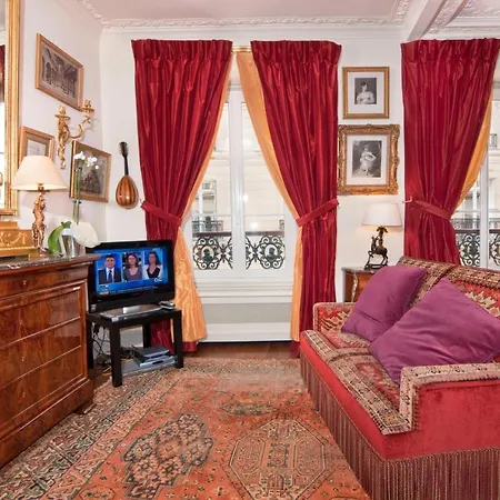 Appartamento Luxury, Calm&elegance In The Heart Of Champs-elysées With A Bottle Of Champagne Upon Your Arrival !!!