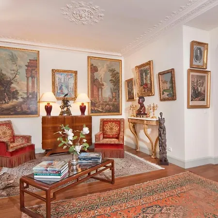 Appartamento Luxury, Calm&elegance In The Heart Of Champs-elysées With A Bottle Of Champagne Upon Your Arrival !!! Parigi