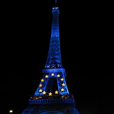 Appartamento Luxury, Calm&elegance In The Heart Of Champs-elysées With A Bottle Of Champagne Upon Your Arrival !!!