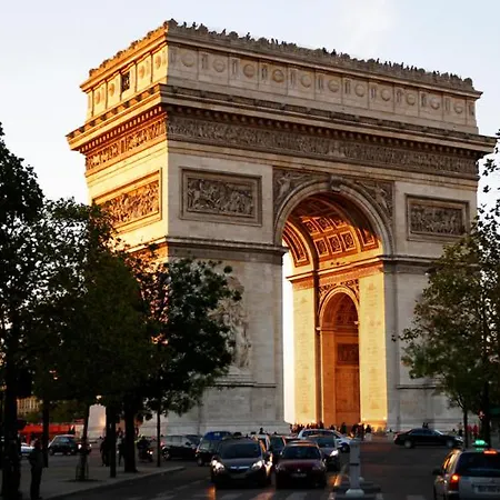 Luxury, Calm&elegance In The Heart Of Champs-elysées With A Bottle Of Champagne Upon Your Arrival !!! Parigi