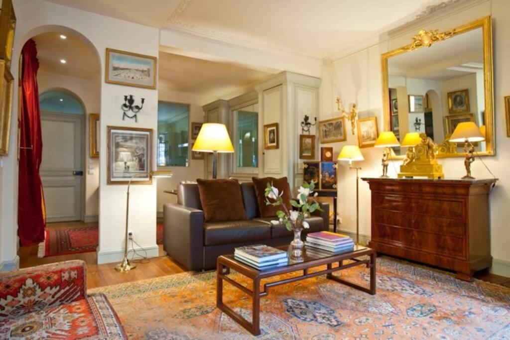Luxury, Calm&elegance In The Heart Of Champs-elysées With A Bottle Of Champagne Upon Your Arrival !!! Parigi