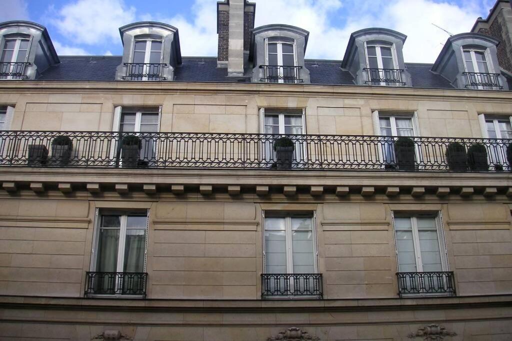 Luxury, Calm&elegance In The Heart Of Champs-elysées With A Bottle Of Champagne Upon Your Arrival !!! Appartamento