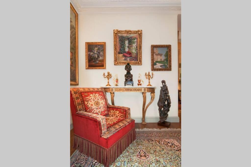 Appartamento Luxury, Calm&elegance In The Heart Of Champs-elysées With A Bottle Of Champagne Upon Your Arrival !!!
