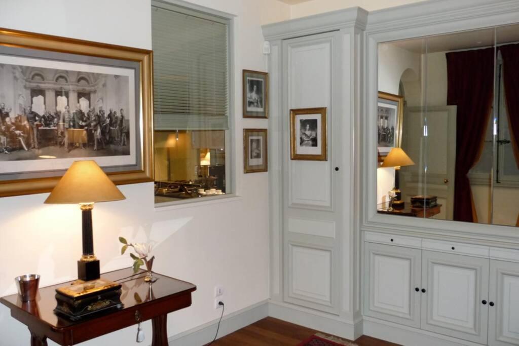 Luxury, Calm&elegance In The Heart Of Champs-elysées With A Bottle Of Champagne Upon Your Arrival !!! Parigi
