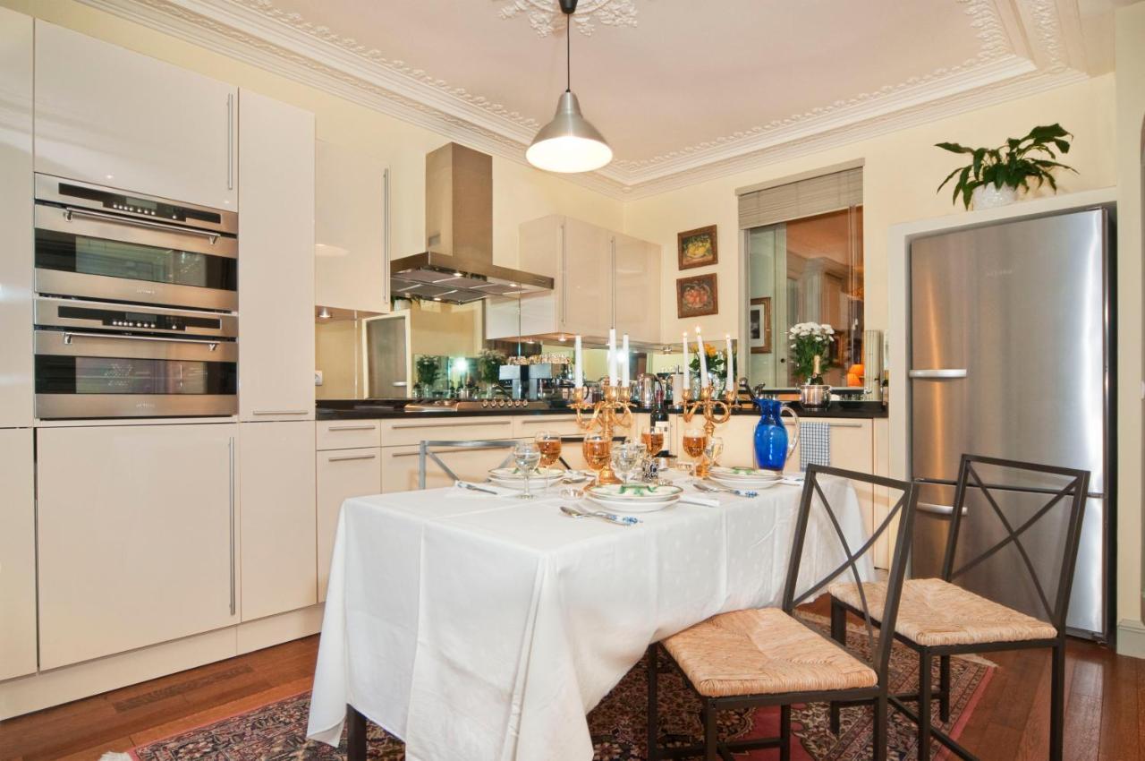 Luxury, Calm&elegance In The Heart Of Champs-elysées With A Bottle Of Champagne Upon Your Arrival !!! Appartamento *