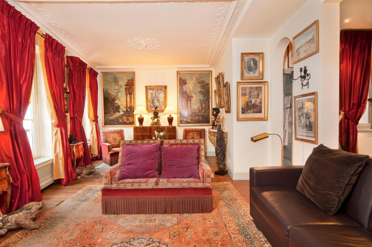 Luxury, Calm&elegance In The Heart Of Champs-elysées With A Bottle Of Champagne Upon Your Arrival !!! Appartamento