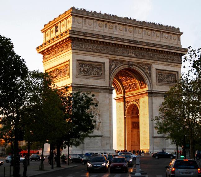 Luxury, Calm&elegance In The Heart Of Champs-elysées With A Bottle Of Champagne Upon Your Arrival !!! Parigi